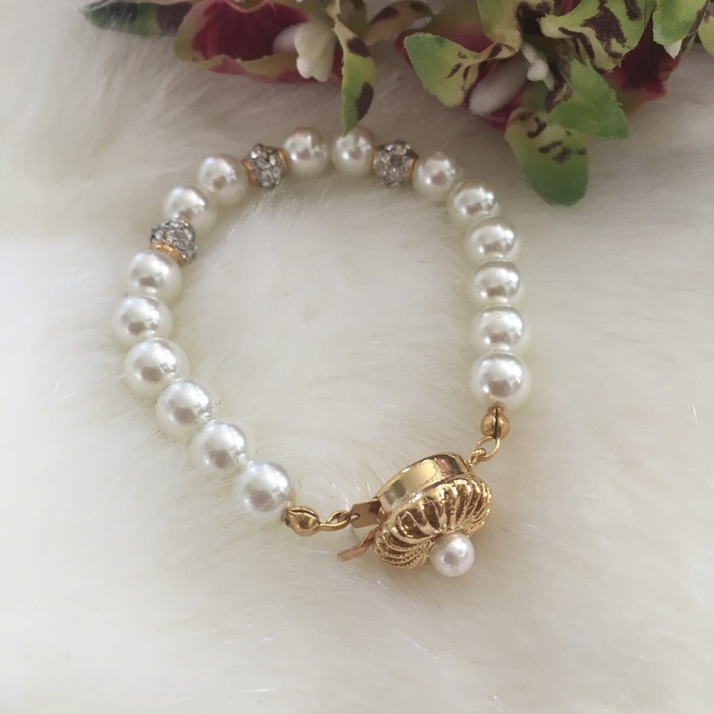 Small Pearl Rhinestone Bracelet